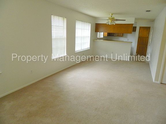 4th image of 309 Shady Valley Dr