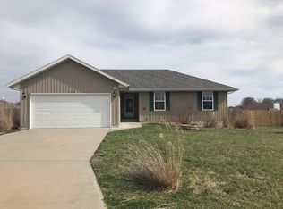 200 N Christopher Ln, Clever, MO 65631