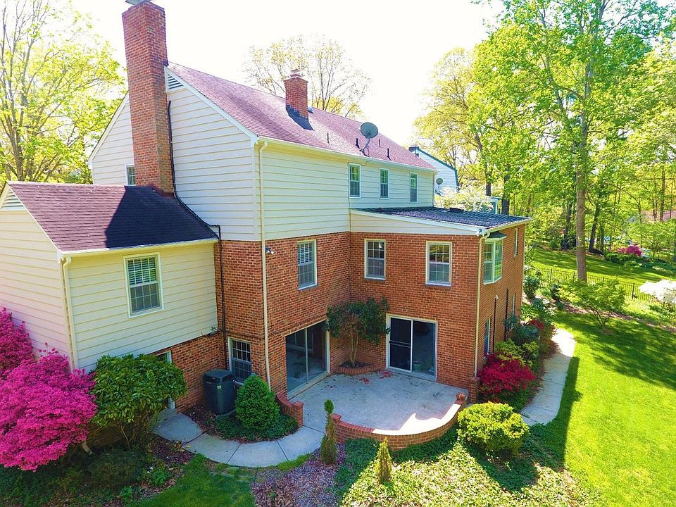 1st image of 2213 Surrey Pl