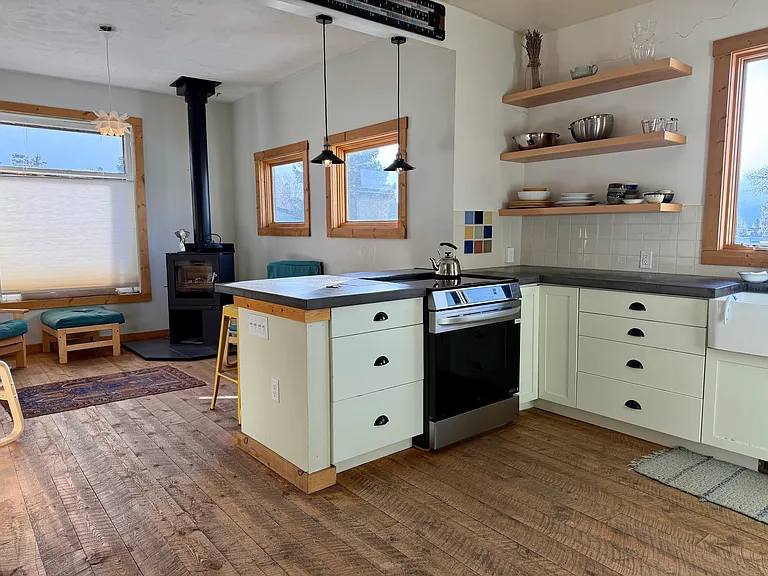 214 W 9th St — Photo 6