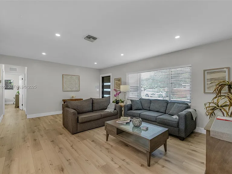 1204 NE 7th St — Photo 6