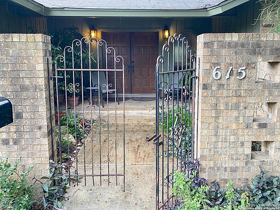 4th image of 615 GLENCREST DR