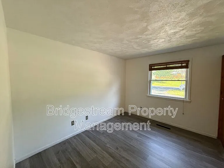 54 Benzell Dr — Photo 9