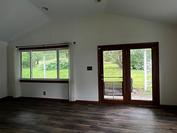 5th image of 24 Woodland Ave