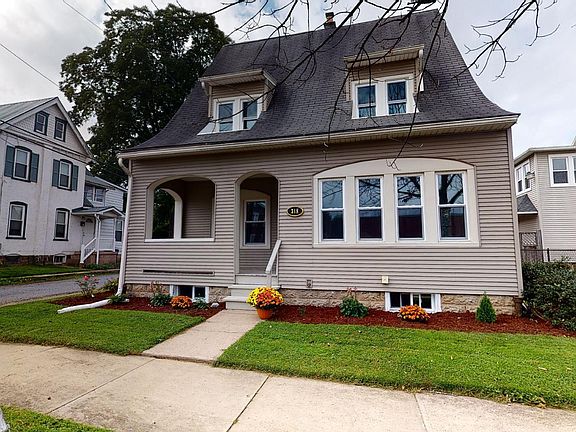 2nd image of 318 Percy St S
