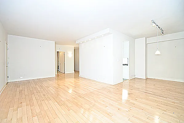 Sold by Adriana Arciello, LREB | media 17