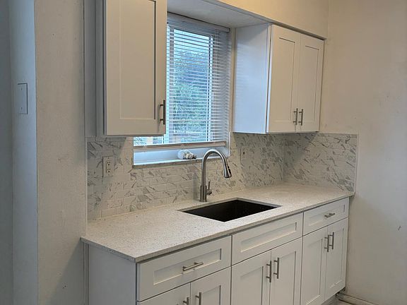 5th image of 1724 Johnson St #22