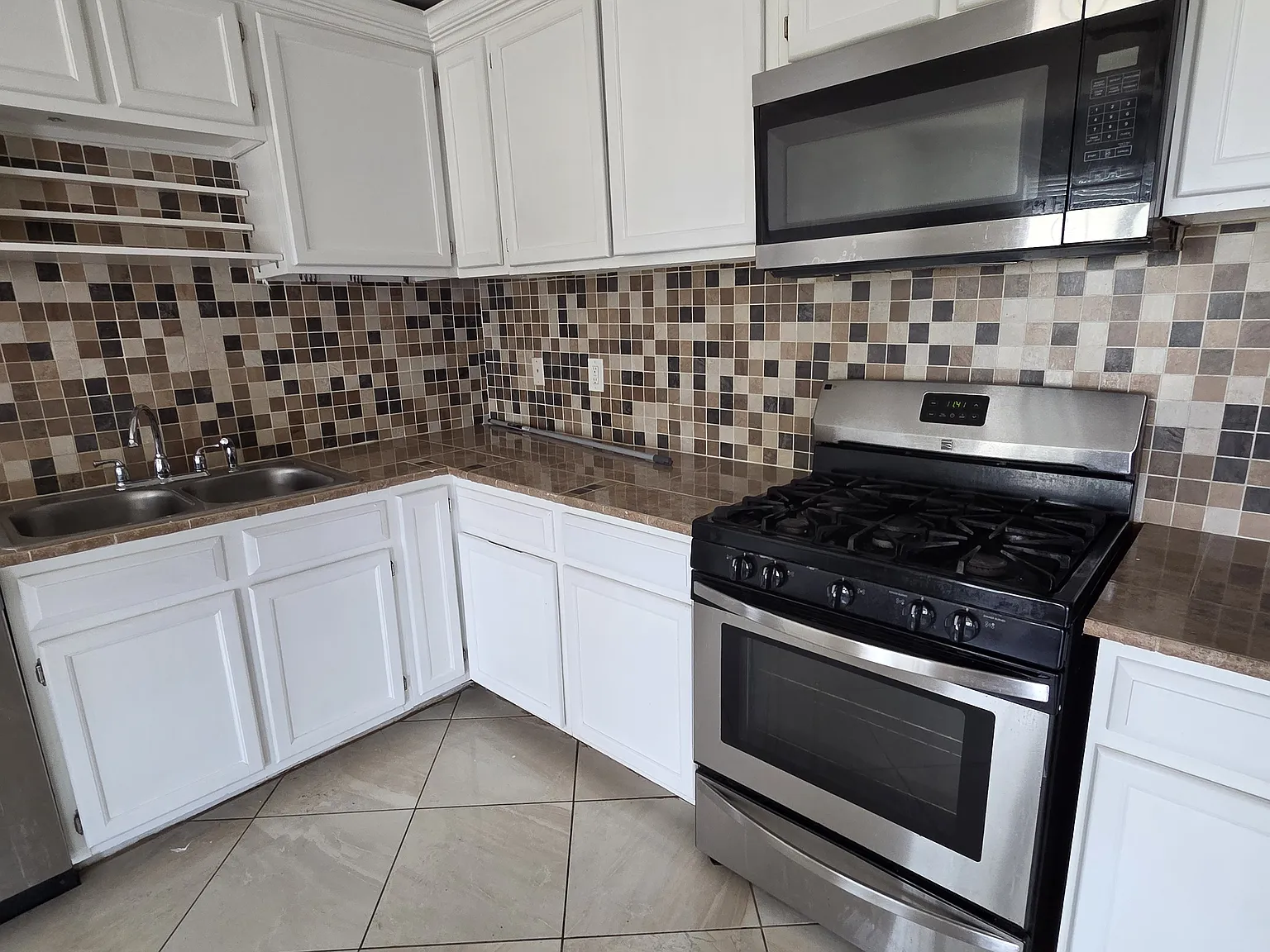 2 bed, 896 sqft, $2,000 — Photo 4
