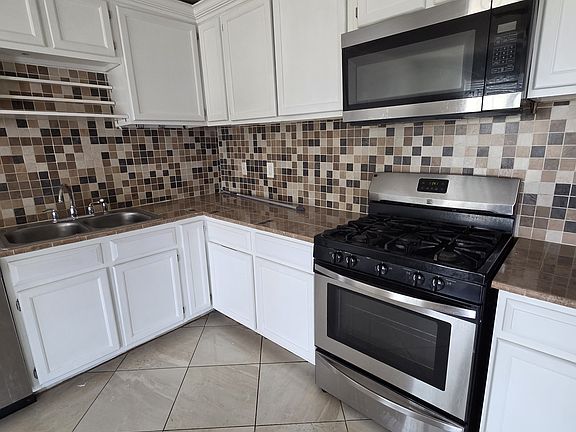 4th image of 2965 Clovis Ave
