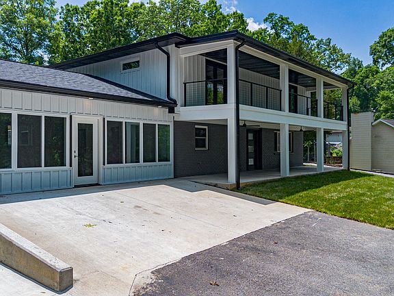 3rd image of 214 Hickory Hill Ln