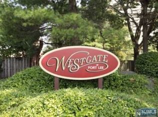237 Village Circle Dr #3210, Fort Lee, NJ 07024