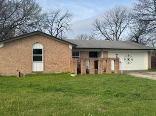 6412 Embassy Dr, Forest Hill, TX 76119