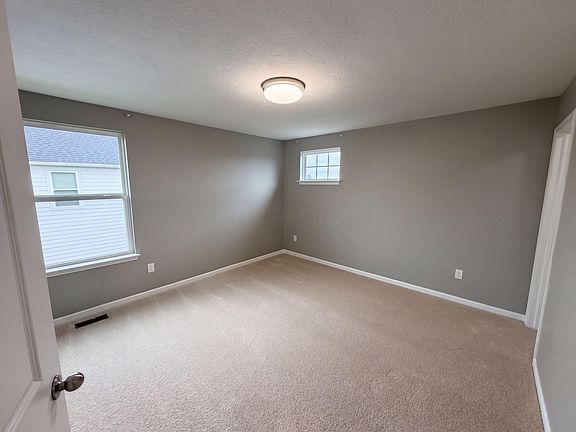 4th image of 324 Silver Fox Way