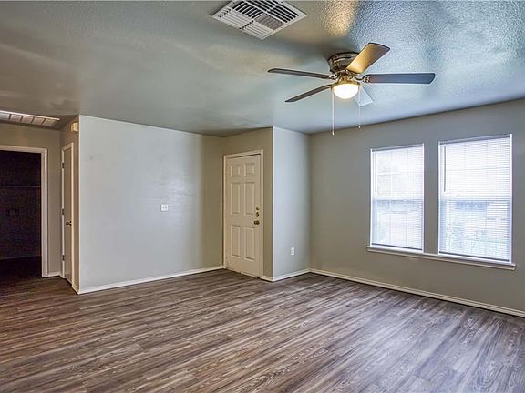 2nd image of 1016 Sacramento Dr