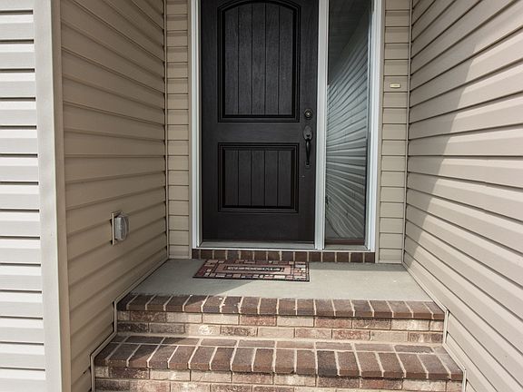 5th image of 168 30th Ave E