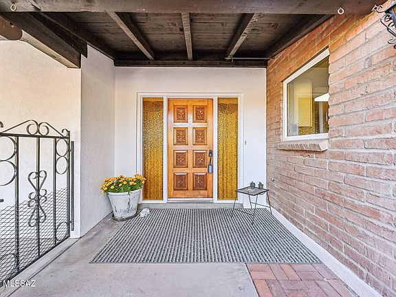 2nd image of 611 S Los Opalos
