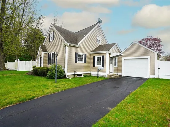 65 Felsmere Ave, Pawtucket, RI 02861