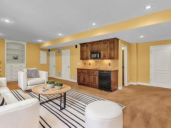 5th image of 3705 NE 95th St