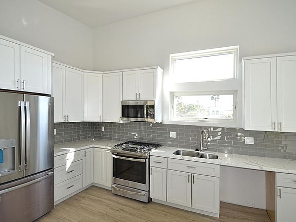 3rd image of 1020 Pacific Beach Dr