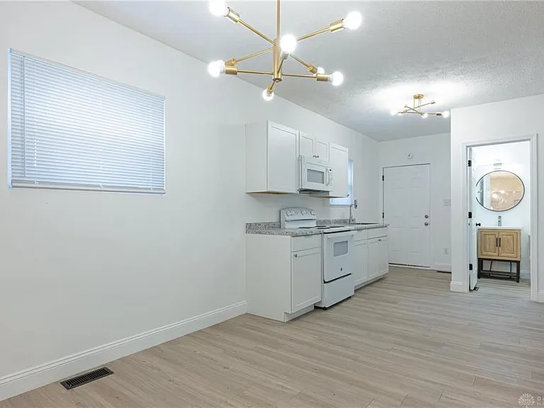 321 Deeds Ave #319 — Photo 2
