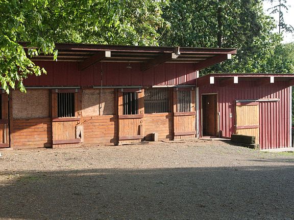 4 STALL HORSE BARN