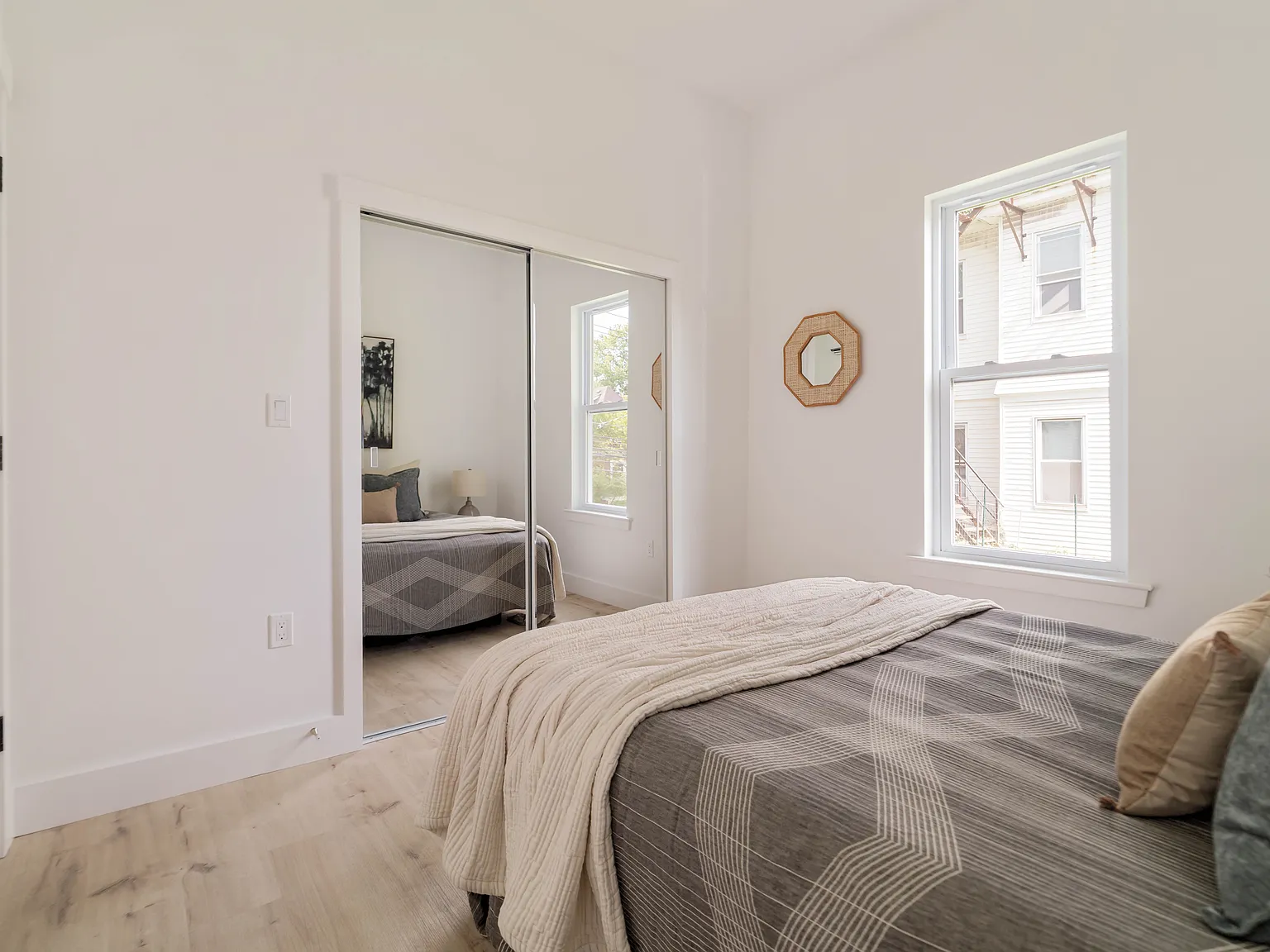 4 bed, 1100 sqft, $3,500 — Photo 4