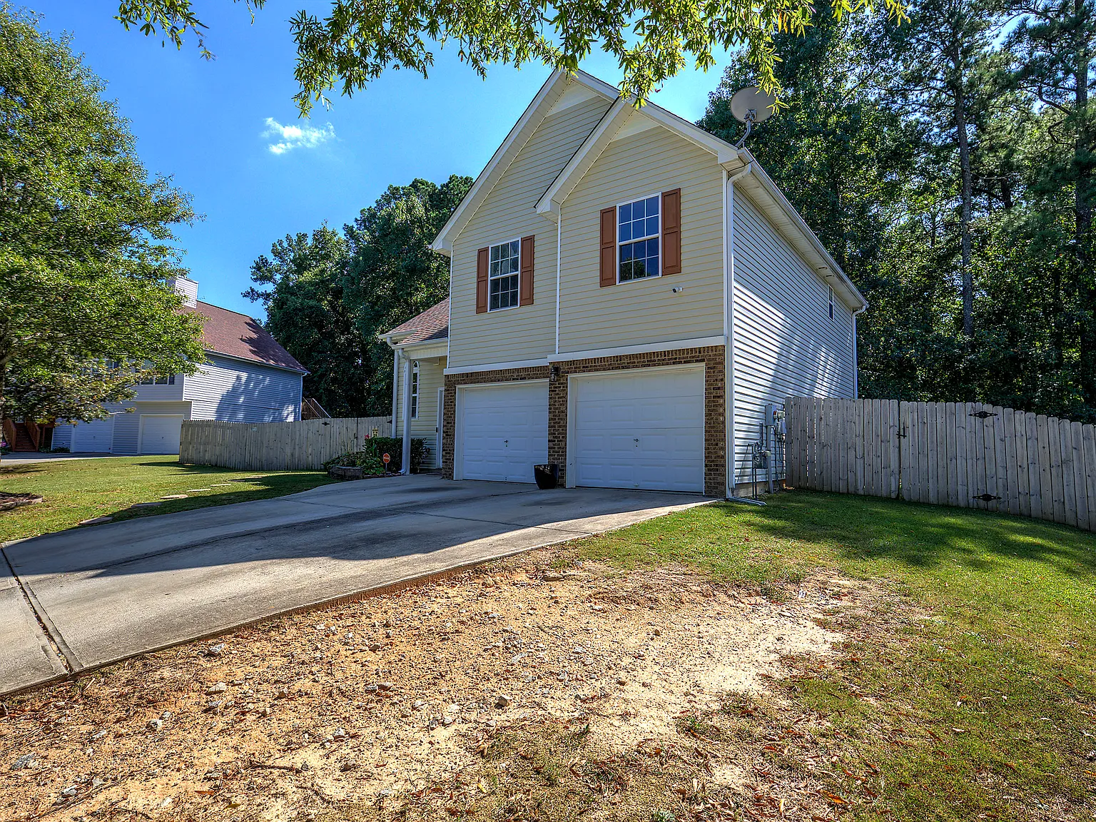 3 bed, 2.5 bath, 1458 sqft, $2,200 — Photo 2