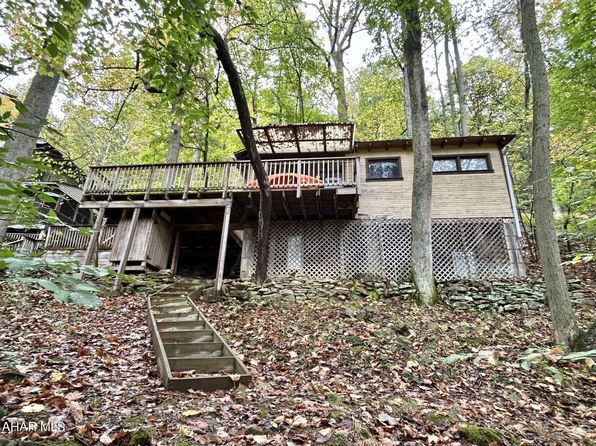 807 Lakeview Rd, Confluence, PA 15424