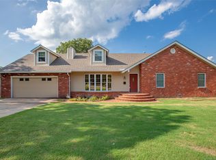 815 Oak Ridge Dr, Sand Springs, OK 74063