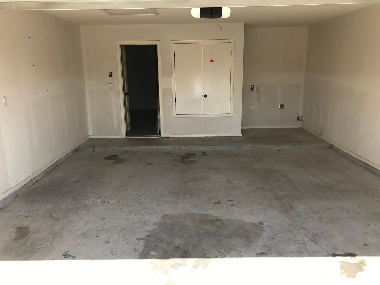 4 bed, 1324 sqft, $1,600 — Photo 2
