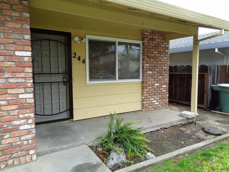 244 W Alexander Ave — Photo 2