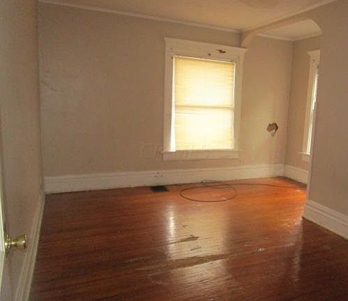 4th image of 1794 E Oak St
