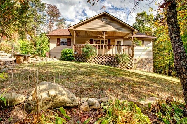 1st image of 174 Pine Hollow Way