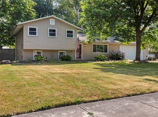 6641 Ridge Plaza Dr, North Ridgeville, OH 44039