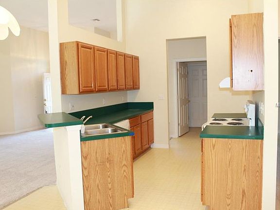 5th image of 524 Kelly Green St