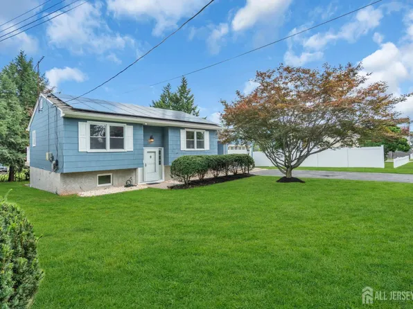 14 Dayton Ave, Middlesex, NJ 08846