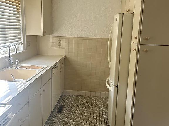 5th image of 602 N Oakwood Ave