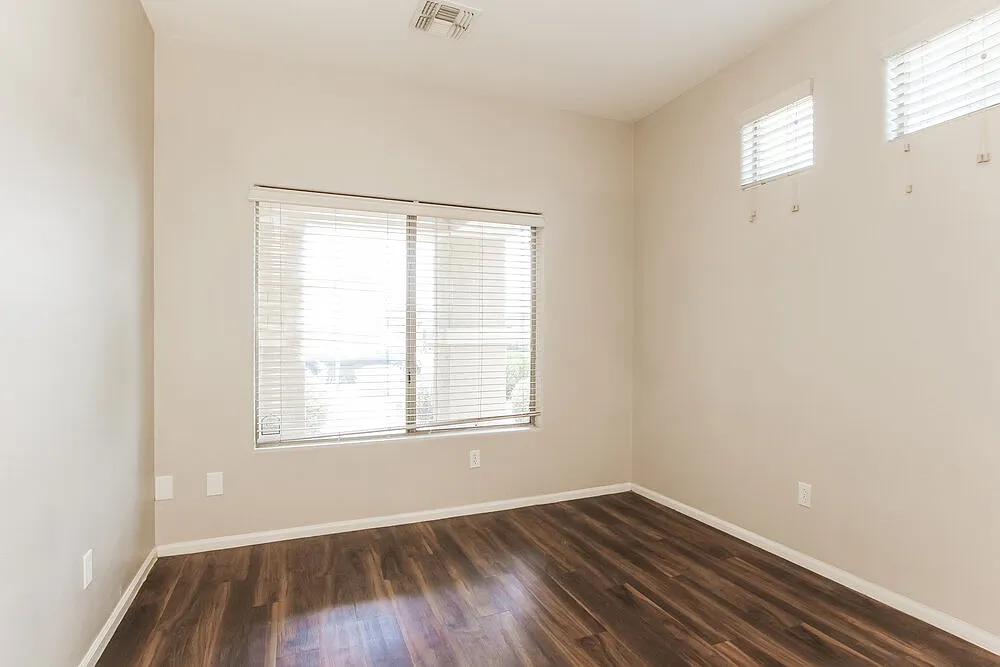 3 bed, 2.0 bath, 1711 sqft, $2,030 — Photo 3