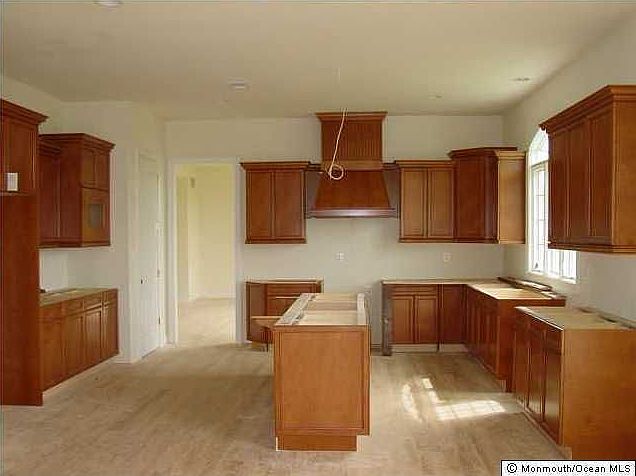2nd image of 11 Crystal Ct