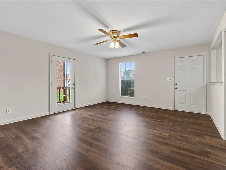 Waters Edge Drive-1851 (x4) — Photo 5