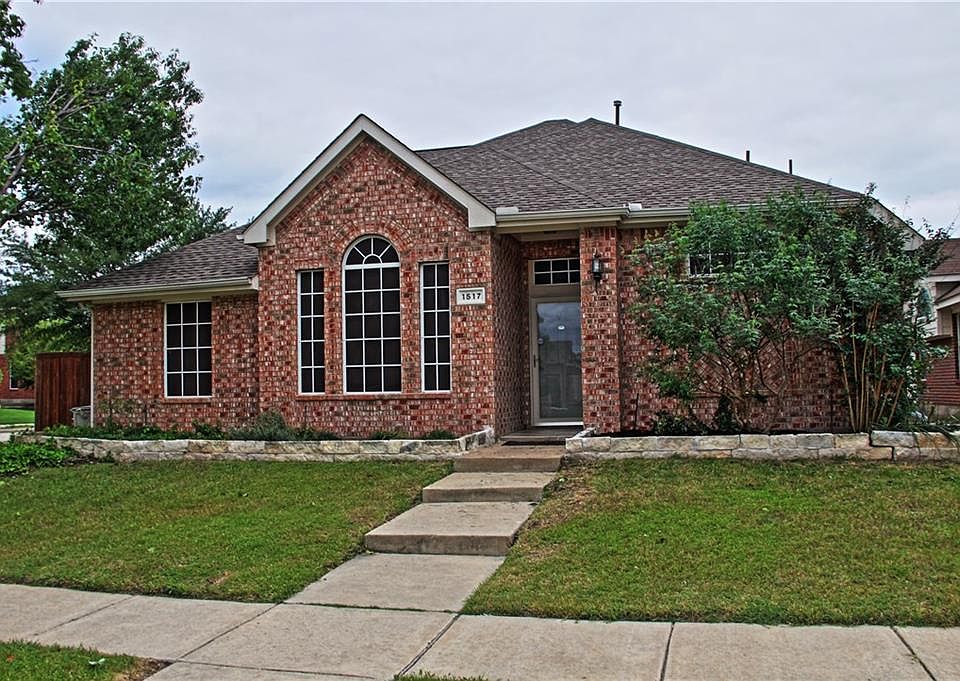 1st image of 1517 Broadmoor Dr