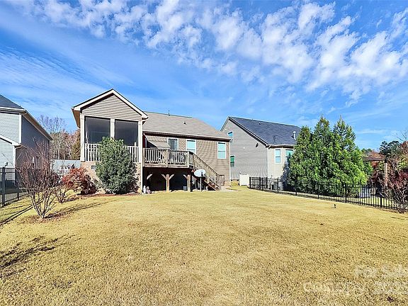 5th image of 10083 Castlebrooke Dr