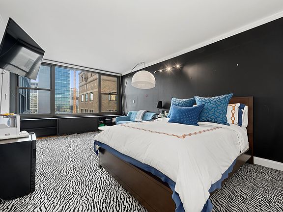 4th image of 117 E 57th St APT 44B