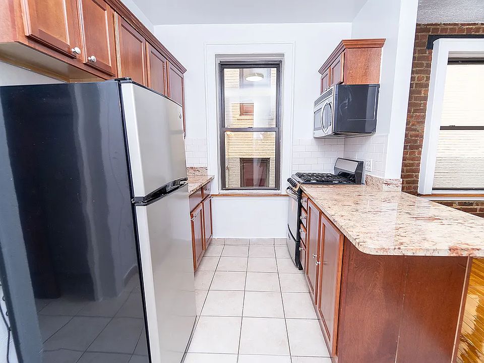 1st image of 21-24 Crescent St APT B6