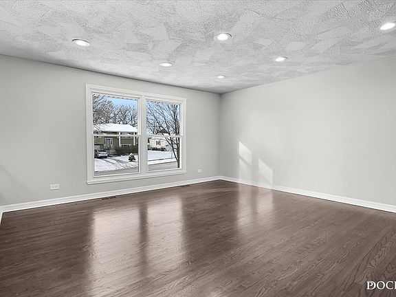 3rd image of 331 Alden Ln