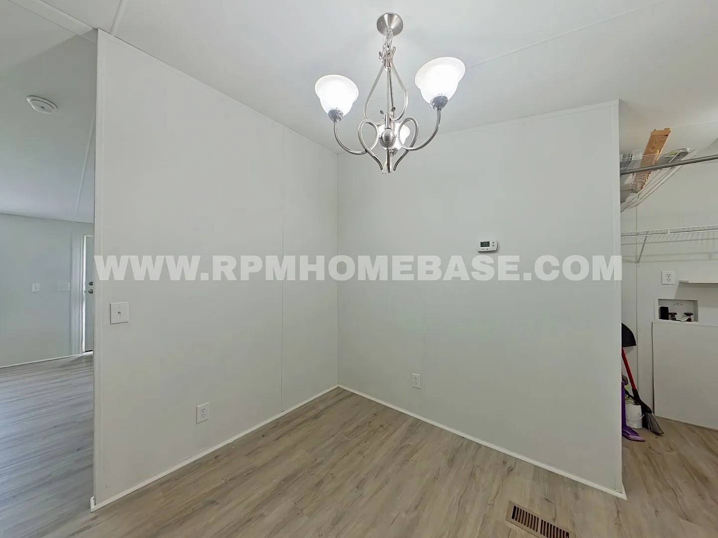 Spacious and Well-Maintained 3-Bedroom, 2-Bathroom Manufactured Home on a Full Acre in Crestview — Photo 4