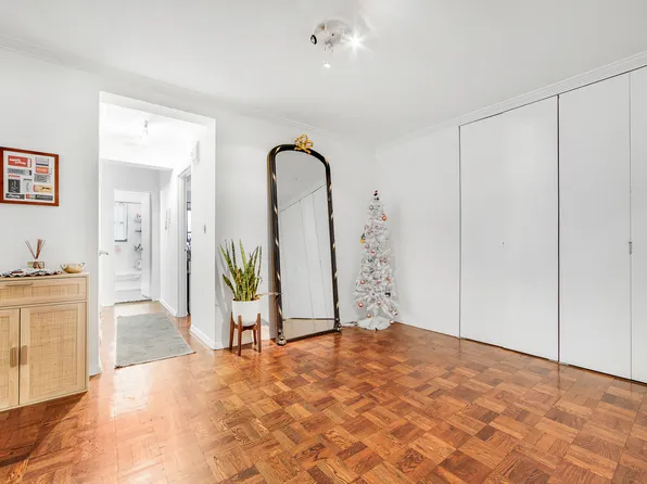 301 East 48th Street 5D image 3 of 14