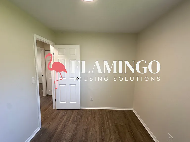 1272 Clement Ave — Photo 10
