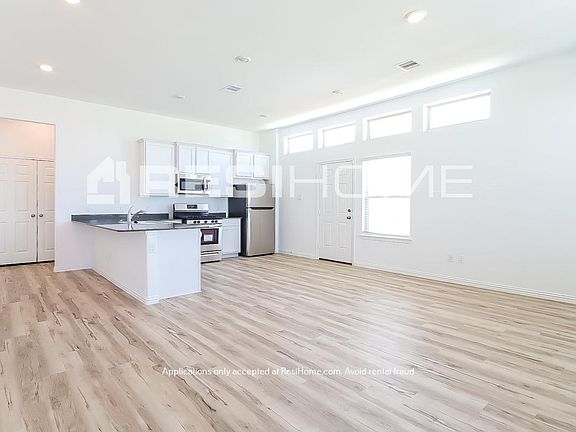 4th image of 12526 Highgrove Springs Dr