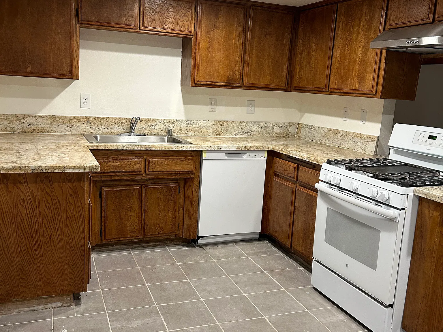 15941 Tokay St — Photo 4